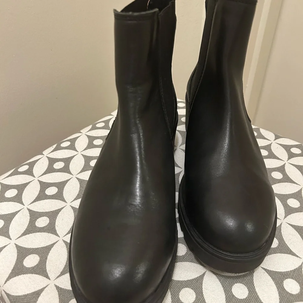👍🏻 EUC. Women's Black  Ankle Boots - Picture 3 of 12